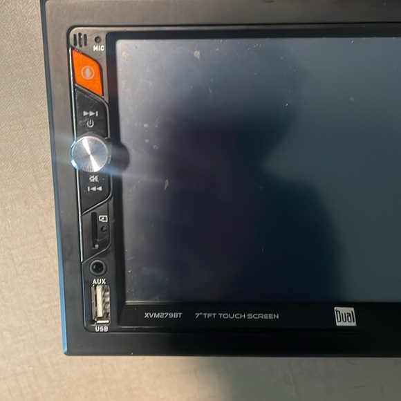 Dual Touchscreen radio - Picture 2 of 4